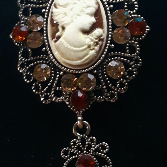 Vintage Style Victorian Queen's Cameo Antique Brooch Pin - Delicate & Lovely!! - Picture 2 of 4